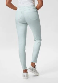 MIT STICKEREI UND FRANSENSAUM - Jeans Slim Fit - Hellmintgrün 10 MIT STICKEREI UND FRANSENSAUM - Jeans Slim Fit - Hellmintgrün -Madeleine Mode 061ff6a3f7154b1eba7ea36f38ef137e