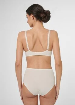 Bügel-BH Aus Elastischer Spitze Champagner -Madeleine Mode 0ec3f684414386e6bfbfc9e4c2e6c24b