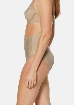 Formslip Mit Edler Spitze Make-up -Madeleine Mode 174b2419f3e4c27b1686744a7c760daa