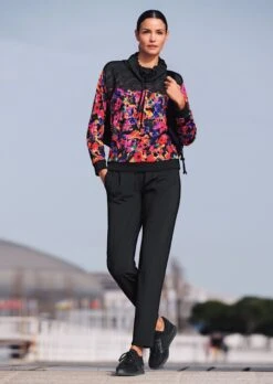 Sweatshirt Mit Floralem Print Und Spitzen-Veredelung Schwarz / Multicolor -Madeleine Mode 1a4e965aa3e6b16d88d4c75b3a0ac3db