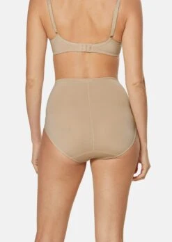 Formslip Mit Edler Spitze Make-up -Madeleine Mode 22e9004b9ec86ef58d5f8f0257dbfce2