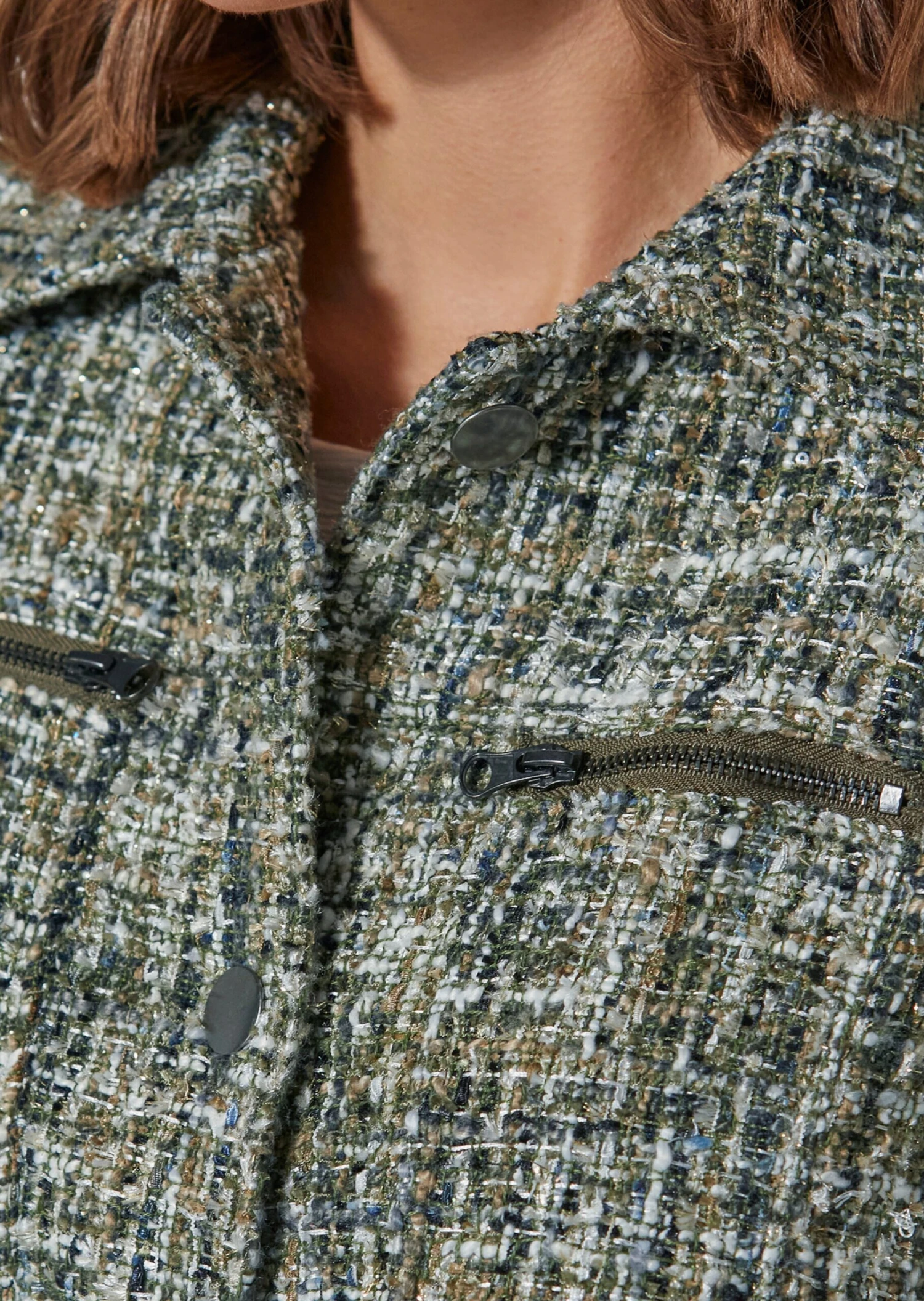 Kurze Tweedjacke Oliv / Multicolor 7 Kurze Tweedjacke Oliv / Multicolor – Bild 5