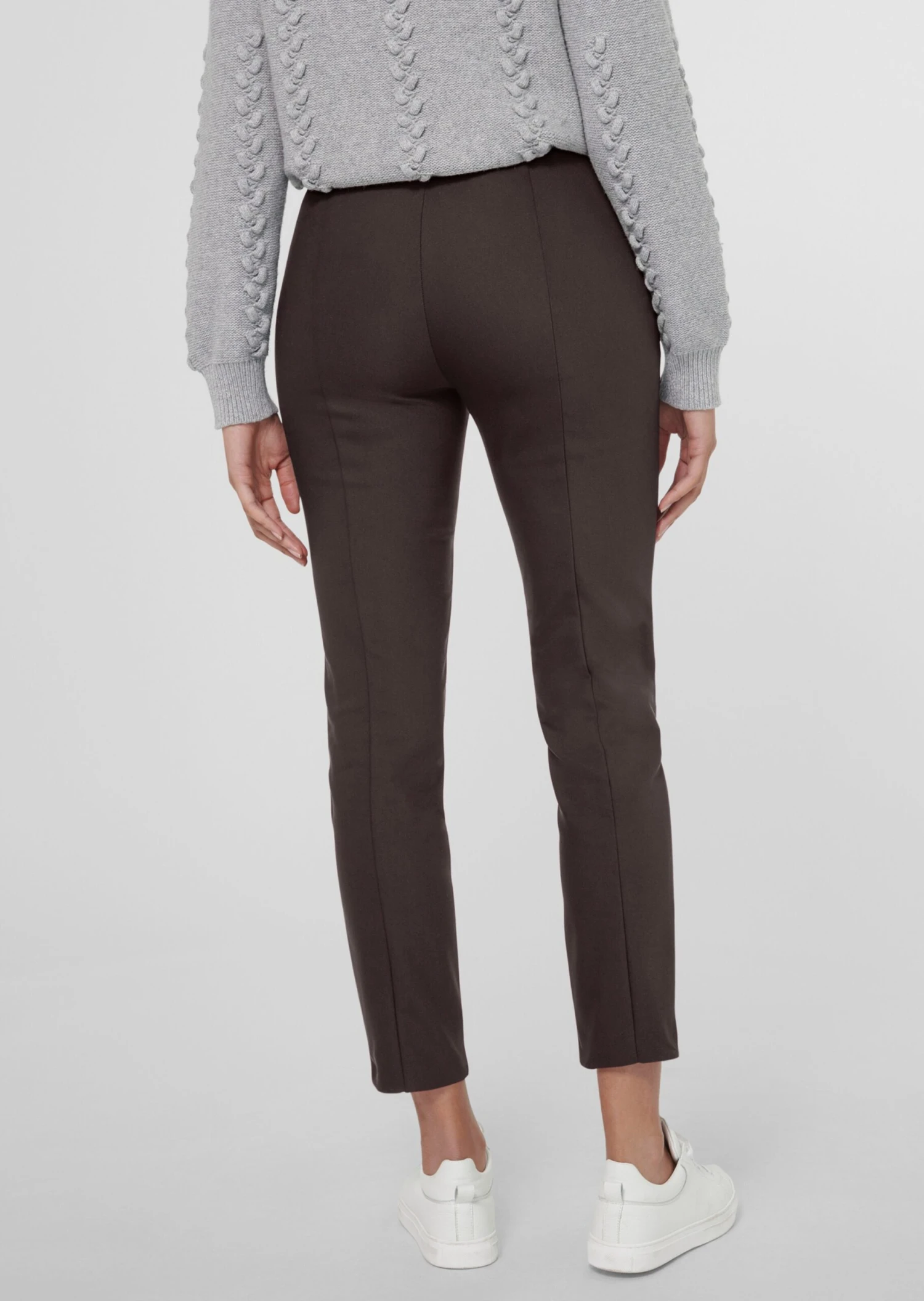 Schlanke Stretch-Hose Mit Biesen Dunkelbraun 5 Schlanke Stretch-Hose Mit Biesen Dunkelbraun – Bild 3