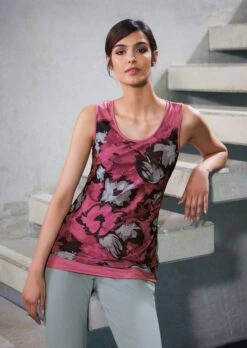 Bedrucktes Achseltop In Two-in-One-Optik Eisrose / Multicolor 11 Bedrucktes Achseltop In Two-in-One-Optik Eisrose / Multicolor -Madeleine Mode 3649892a9f0673da32ca055cff0280ac