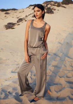 Satin-Hose In Feinfließender Glanz-Qualität Taupe -Madeleine Mode 36ff2f5a5126c21fd3280fad4949922f