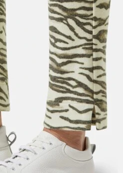 Jogg-Pants Mit Muster Wollweiß / Multicolor -Madeleine Mode 391770df028a35dc4ea9fac931e06a8f