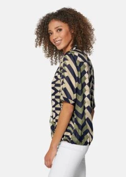 Wickelbluse Mit Muster Oliv / Multicolor 11 Wickelbluse Mit Muster Oliv / Multicolor -Madeleine Mode 399efddcc1699d2fb037d6d519d40721