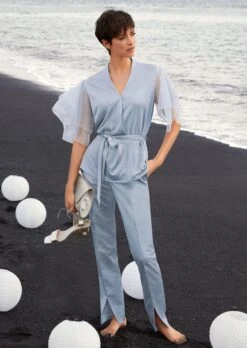 Bluse Im Metallic-Look Mit Transparenten Ärmeln Rauchblau -Madeleine Mode 3ff2f5dc461651edc984fc25661c4a3a