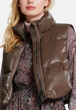 KURZE STEPP - Weste - Tabak -Madeleine Mode 490b9f725fe8473db7cf4e583ac570c4