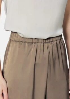 Satin-Hose In Feinfließender Glanz-Qualität Taupe -Madeleine Mode 53cc4c1fba202fe54d60aa8ecc781aab