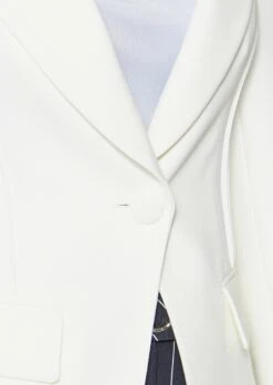 Blazer Mit Biesen Und Markanter Schulterpartie Wollweiß 13 Blazer Mit Biesen Und Markanter Schulterpartie Wollweiß -Madeleine Mode 57694b5db2cc1638508ce89a632726e9
