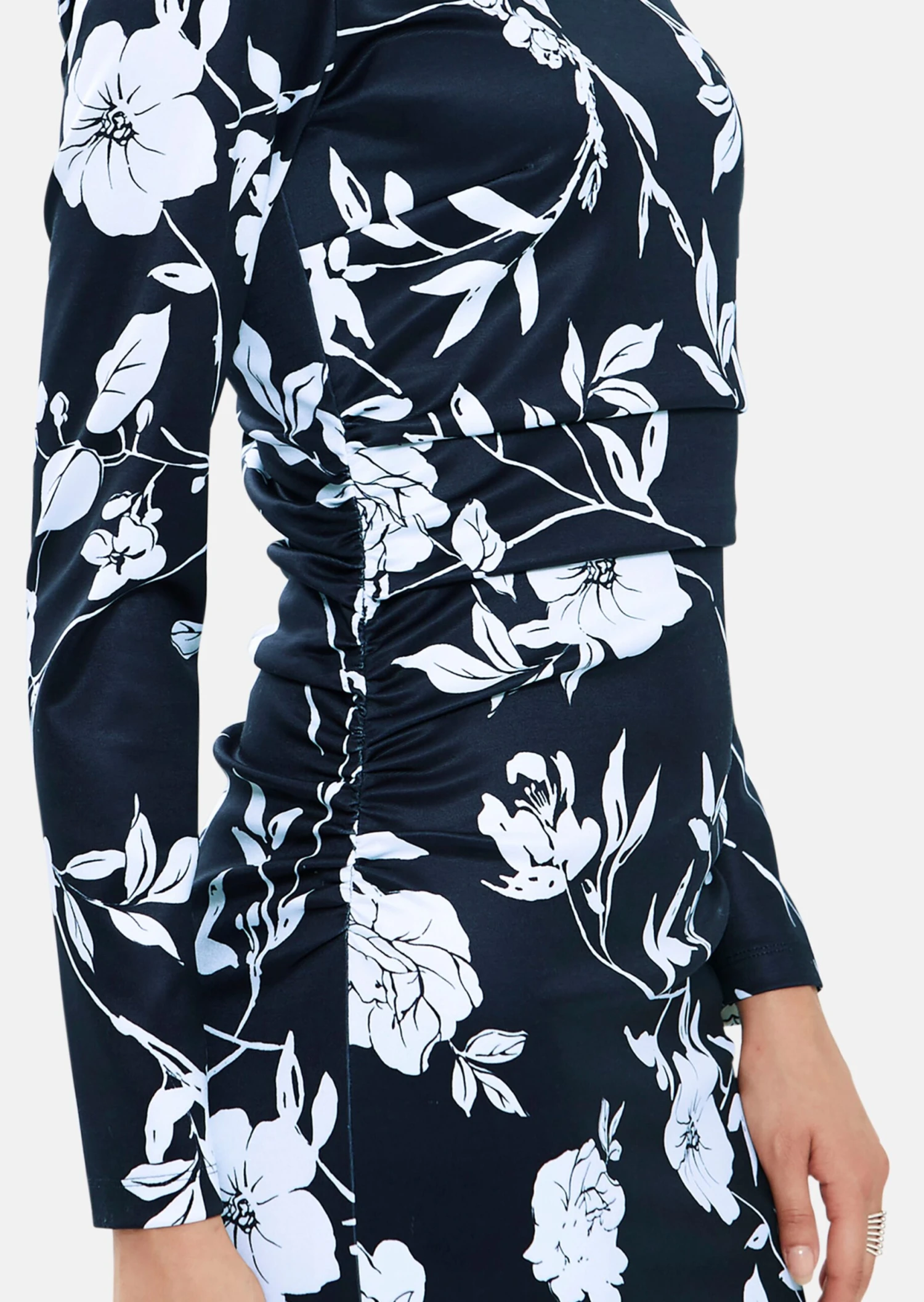 Kleid Mit Blütendruck Und Raffung Marine / Weiß 7 Kleid Mit Blütendruck Und Raffung Marine / Weiß – Bild 5