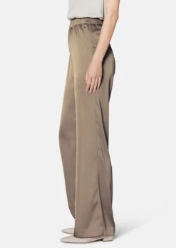 Satin-Hose In Feinfließender Glanz-Qualität Taupe -Madeleine Mode 5d34c6d69906627b71f16d93ba240a9d