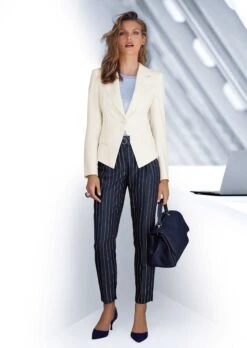 Blazer Mit Biesen Und Markanter Schulterpartie Wollweiß 15 Blazer Mit Biesen Und Markanter Schulterpartie Wollweiß -Madeleine Mode 6bd06d41feca9b2751269f14cab87b37