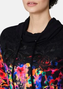 Sweatshirt Mit Floralem Print Und Spitzen-Veredelung Schwarz / Multicolor -Madeleine Mode 76e716ed98c5a2475ffd905e2cb6947e