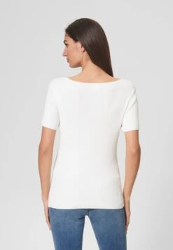 MIT ECKIGEM AUSSCHNITT - T-Shirt Basic - Weiß -Madeleine Mode 89c20f6a23524ae48957de8cd63f2b8c