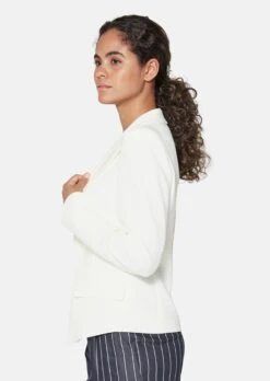 Blazer Mit Biesen Und Markanter Schulterpartie Wollweiß 12 Blazer Mit Biesen Und Markanter Schulterpartie Wollweiß -Madeleine Mode 89ebc1b1b7ebc4f9e4507ccb69be0a6a