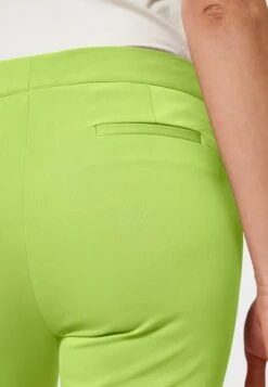 TECHNO STRETCH - Chino - Zitronengras -Madeleine Mode 985e755d5e9c43d99a97328329e185f4