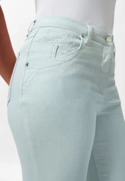 MIT STICKEREI UND FRANSENSAUM - Jeans Slim Fit - Hellmintgrün 12 MIT STICKEREI UND FRANSENSAUM - Jeans Slim Fit - Hellmintgrün -Madeleine Mode 9b1c70a47c764b688bf25c2a4380627d