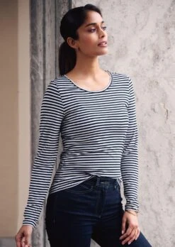 Ringel-Shirt Mit Kurzen Ärmeln Marine / Weiß 13 Ringel-Shirt Mit Kurzen Ärmeln Marine / Weiß -Madeleine Mode aa934e4fbd9687df2b6b651c37159e7a