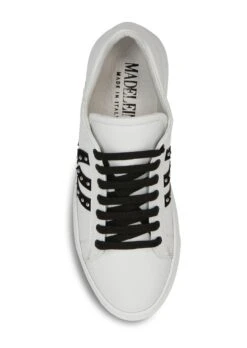 Sneaker Mit Nieten Weiß / Schwarz -Madeleine Mode ab561afd533930048add913519586902