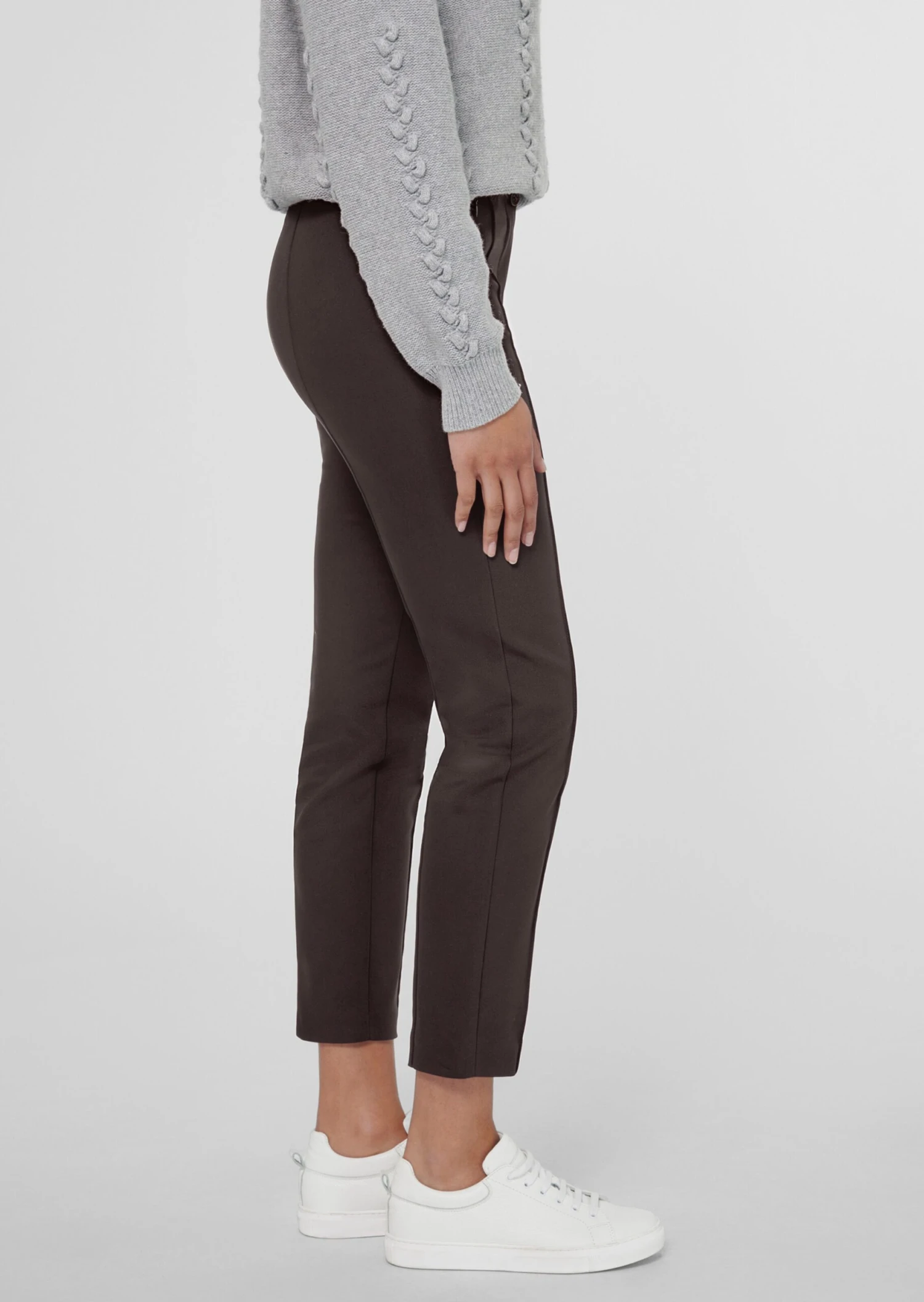 Schlanke Stretch-Hose Mit Biesen Dunkelbraun 6 Schlanke Stretch-Hose Mit Biesen Dunkelbraun – Bild 4