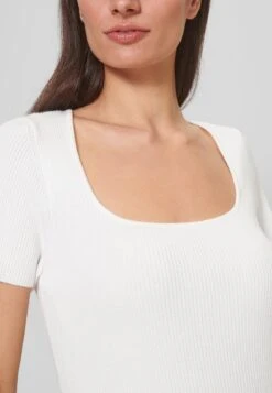 MIT ECKIGEM AUSSCHNITT - T-Shirt Basic - Weiß -Madeleine Mode be9ee22b3bb34b88b7d01b64be0f9665