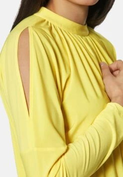 MIT CUT OUTS - Langarmshirt - Ingwergelb -Madeleine Mode c33790ac41af418089a2e359d2579673