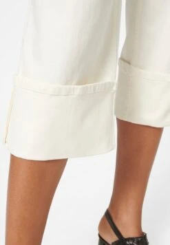 MIT AUFSCHLAG - Jeans Shorts - Creme -Madeleine Mode d0b9d69fbcc54fd4ba9f44cfe1097236