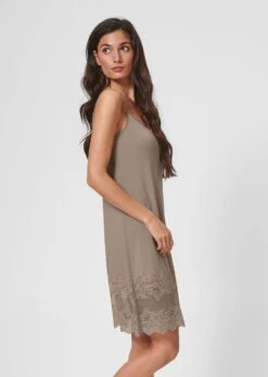 Hemdröckchen Mit Spitze Caramel -Madeleine Mode d44fc1ebeb4d03476433d85f597483dd