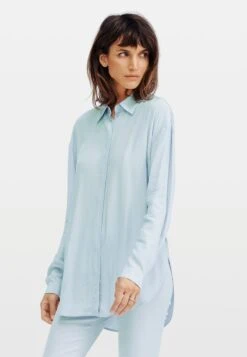 MIT RAFFINIERT GEKNOTETEM RÜCKENTEIL - Hemdbluse - Pastellbleu