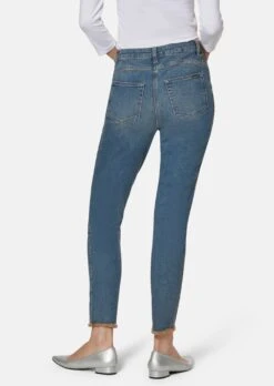Jeans Mit Feinem Fransensaum Bleached -Madeleine Mode d633308a6fd317d175c11265a45db7a5