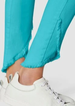 Schlanke Jeans Mit Fransensaum Karibikblau -Madeleine Mode de40d51e46a6ba3d4d1ac08b19de62a9