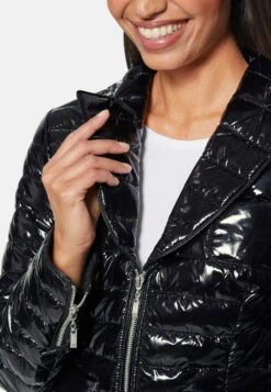 IN GLANZ-OPTIK - Übergangsjacke - Schwarz -Madeleine Mode f7b24349005249748134fdaefa499a45